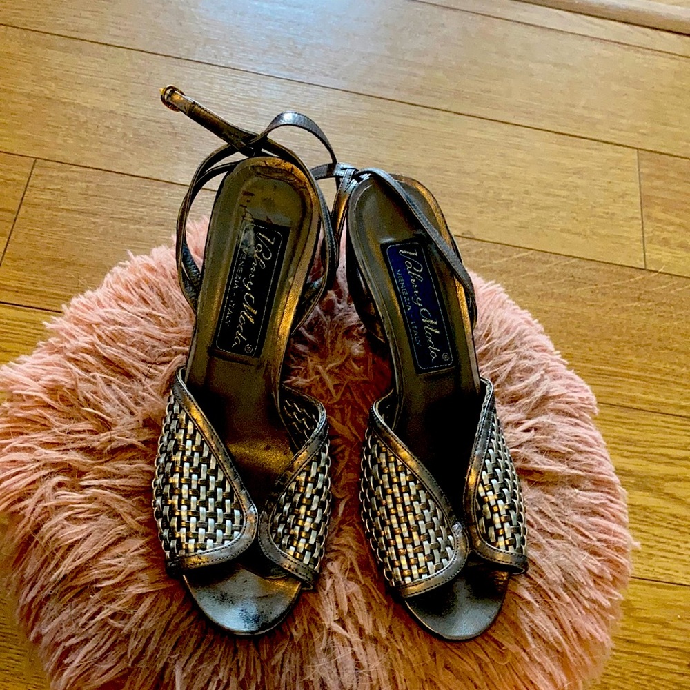 Vintage peep toe sandal heels